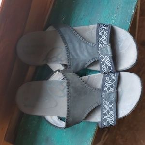 Merrel sandals size 9
